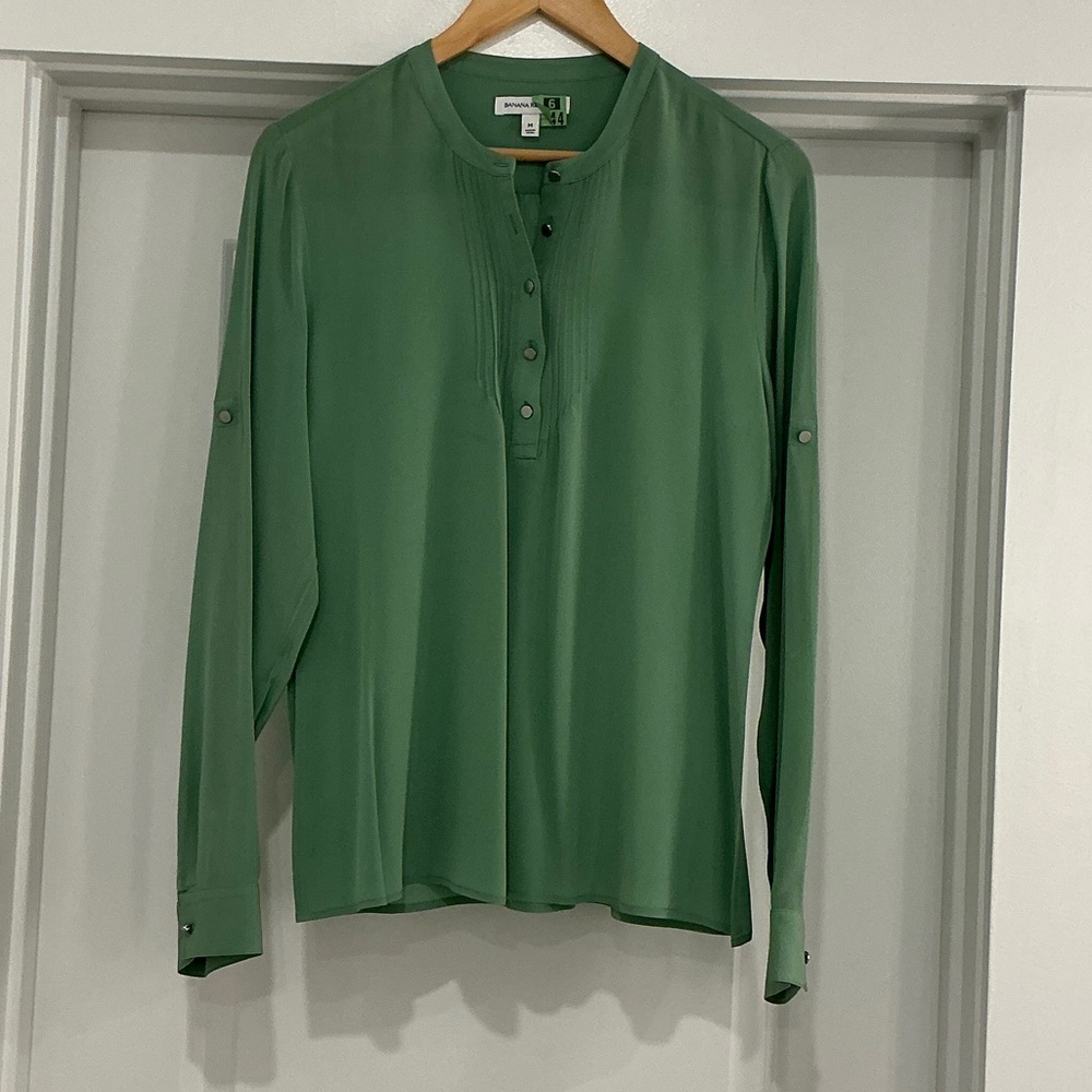Banana Republic Sage Green 100% Silk Pintuck Blouse